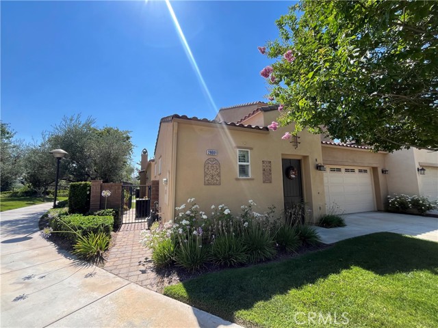 Detail Gallery Image 1 of 1 For 28001 River Trail Ln, Valencia,  CA 91354 - 3 Beds | 3 Baths