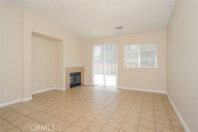 Detail Gallery Image 3 of 16 For 2736 Garnet Ln, Lancaster,  CA 93535 - 5 Beds | 2 Baths