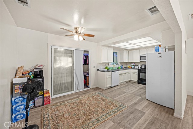 Detail Gallery Image 9 of 28 For 11865 Pecos Rd, Apple Valley,  CA 92308 - 3 Beds | 2 Baths