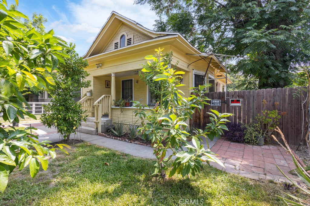 1085 N Arrowhead Avenue