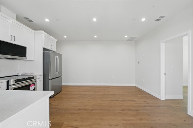 8142 Vantage Avenue, North Hollywood CA: https://media.crmls.org/medias/67054bb1-c66a-417b-ad26-a363c92770dc.jpg