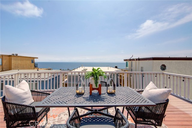 Detail Gallery Image 2 of 26 For 217 35th Pl #B,  Manhattan Beach,  CA 90266 - 2 Beds | 1 Baths