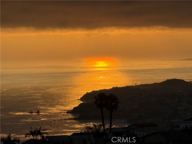 920 Quivera Street, Laguna Beach CA: https://media.crmls.org/medias/6705a948-cb14-4b72-9ed5-2c35ef1096ea.jpg
