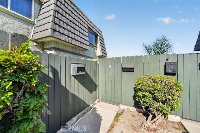 2 Bed Home for Sale in Costa Mesa, California