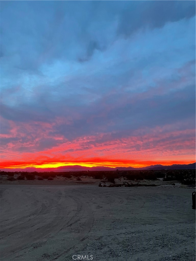 https://media.crmls.org/medias/67075c0a-5f62-47a1-97f4-135ecd2860f0.jpg?preset=X-Large