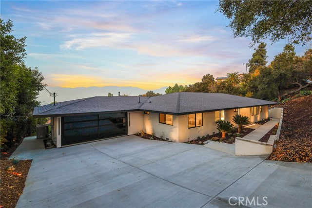 2115 E Santiago Street, Covina CA: https://media.crmls.org/medias/67081843-250f-4ad4-8574-1c2f36a6e809.jpg