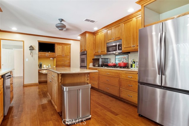20451 Bermuda Street, Chatsworth CA: https://media.crmls.org/medias/6708833d-4cfa-4b10-b215-b312de73ac6f.jpg