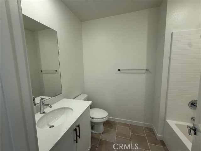 Detail Gallery Image 11 of 22 For 6114 Valentina Way #202,  Corona,  CA 92880 - 2 Beds | 2 Baths