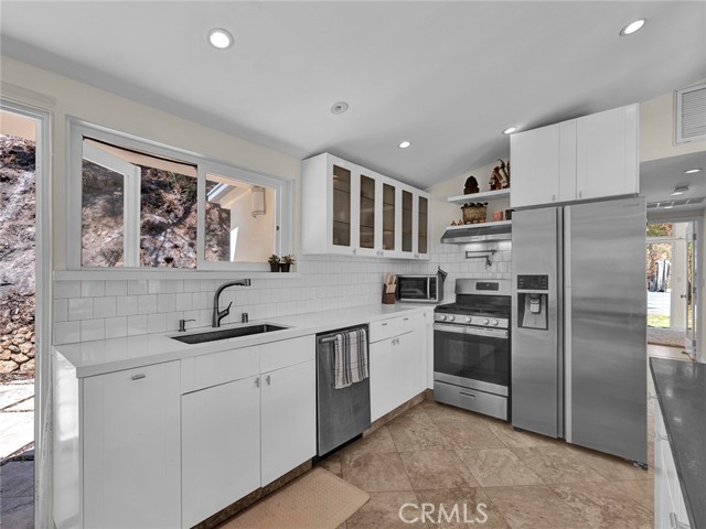 20537 Little Rock Way, Malibu CA: https://media.crmls.org/medias/6708c121-c91e-43a4-8a3a-556d61600d3d.jpg