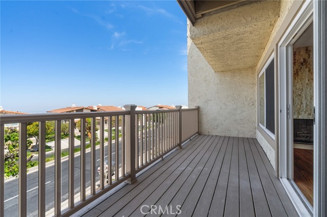 21 Hilltop Circle, Rancho Palos Verdes CA: https://media.crmls.org/medias/6709a6f1-8c68-4bd6-9dc6-7b1965d29f0a.jpg