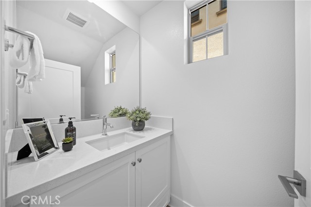 114 eversedge, Irvine CA: https://media.crmls.org/medias/6709c186-87b4-490b-85f6-6c9fdbb8a54c.jpg