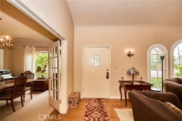 900 S Los Robles Avenue, Pasadena CA: https://media.crmls.org/medias/670a263b-d984-461e-b6bc-65c9205ced45.jpg