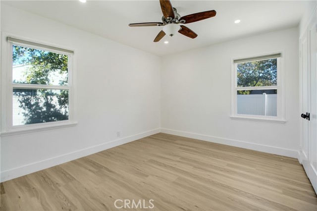 Detail Gallery Image 6 of 10 For 6632 Belmar Ave, Reseda,  CA 91335 - 3 Beds | 2 Baths