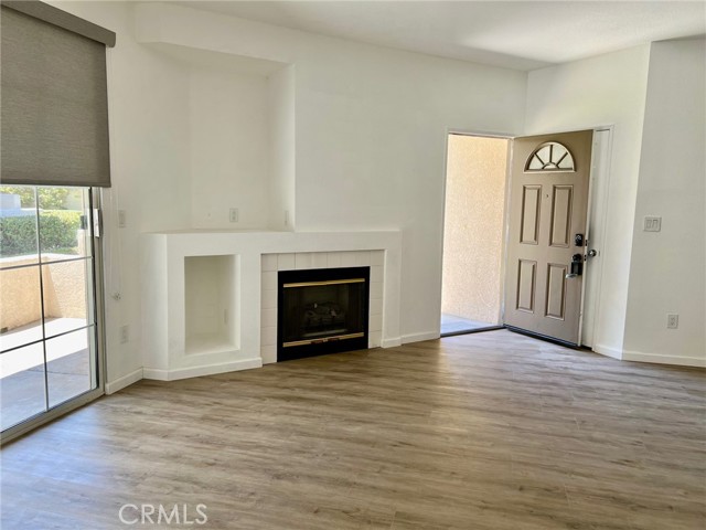 Detail Gallery Image 4 of 19 For 8070 East Treeview Court, Anaheim,  CA 92808 - 2 Beds | 2 Baths