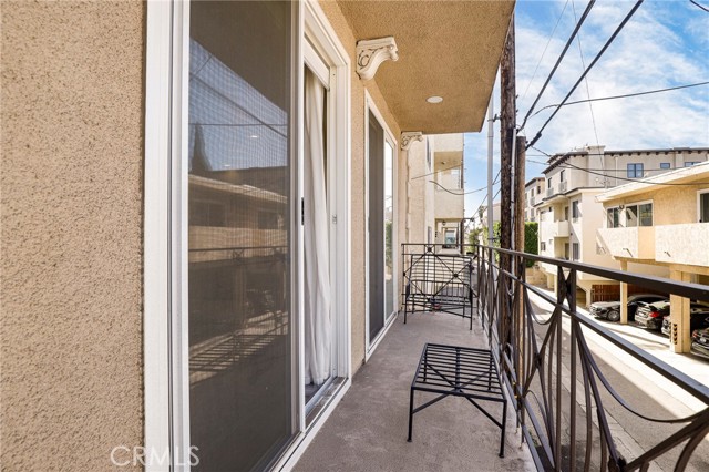 Detail Gallery Image 10 of 25 For 11723 Goshen Ave #103,  Los Angeles,  CA 90049 - 3 Beds | 2 Baths
