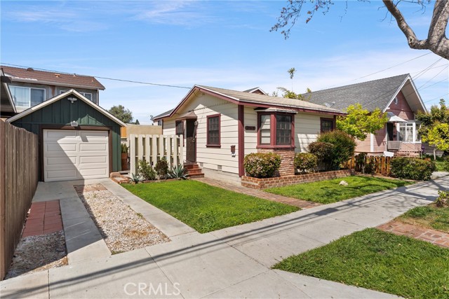 602 Stanley Avenue, Long Beach CA: https://media.crmls.org/medias/670d5850-382d-433a-85eb-5455fda12158.jpg