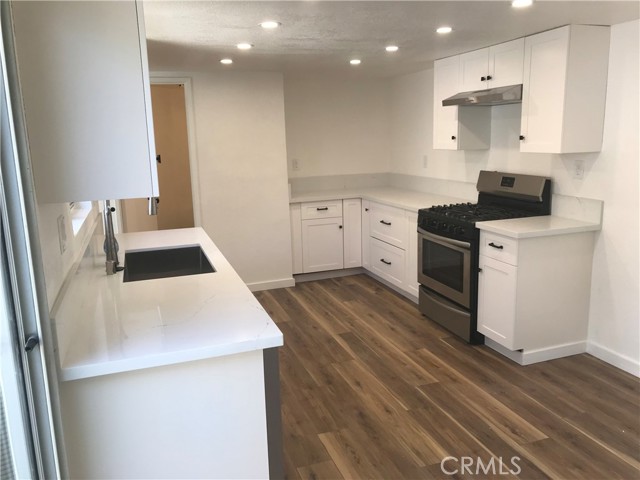 Detail Gallery Image 5 of 19 For 178 W Walnut Ave #D,  Rialto,  CA 92376 - 3 Beds | 2/1 Baths