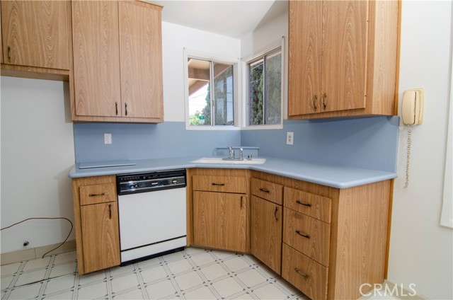 10520 Haskell Avenue, Granada Hills CA: https://media.crmls.org/medias/670dbb72-e779-47fe-9f28-a55203fe09a7.jpg