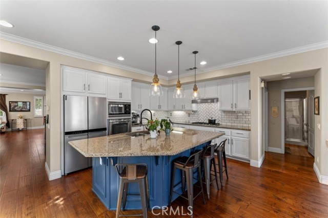 Detail Gallery Image 20 of 63 For 15520 Megan Dr, Canyon Country,  CA 91387 - 5 Beds | 4 Baths
