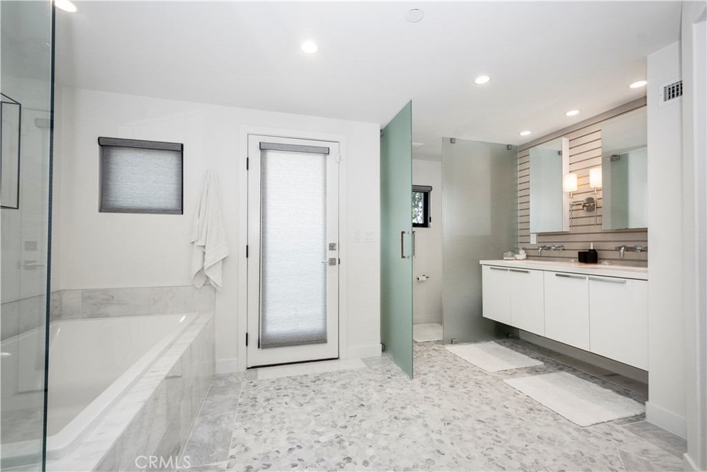 670e6108 5330 4541 82ed D3d4a27d2682