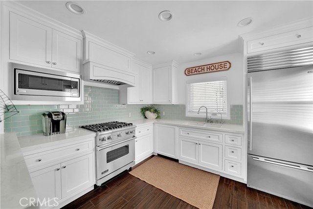 Detail Gallery Image 16 of 25 For 2027 Miramar Dr, Newport Beach,  CA 92661 - 2 Beds | 1/1 Baths