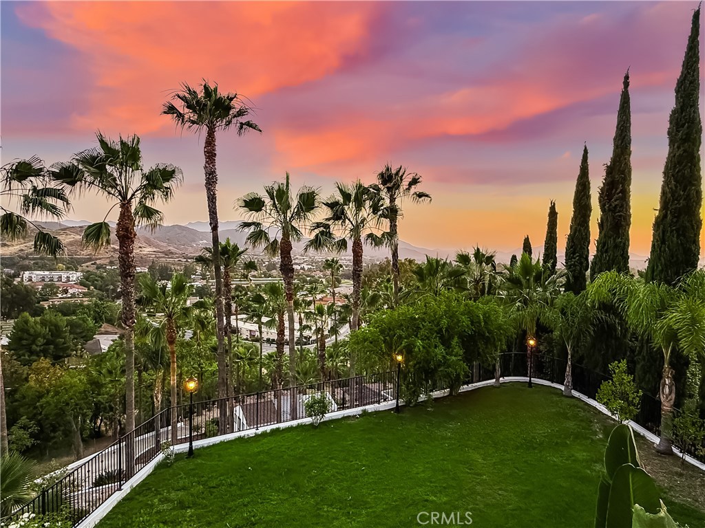 https://media.crmls.org/medias/670fc6b6-cf76-49b7-833d-9c56fc94a7d6.jpg?preset=X-Large