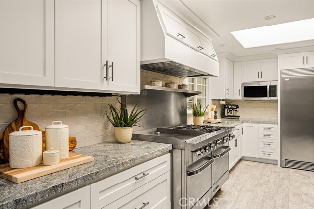 Detail Gallery Image 10 of 36 For 20402 Seven Seas Ln, Huntington Beach,  CA 92646 - 4 Beds | 3/1 Baths