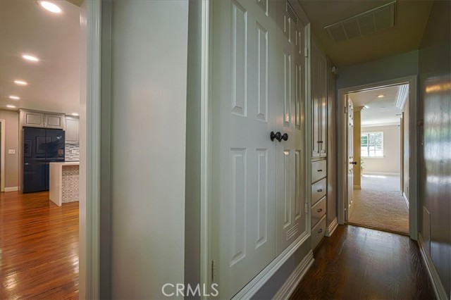 1375 N Euclid Avenue, Upland CA: https://media.crmls.org/medias/6710e364-541e-4952-8cbe-f3ee992b7fe2.jpg