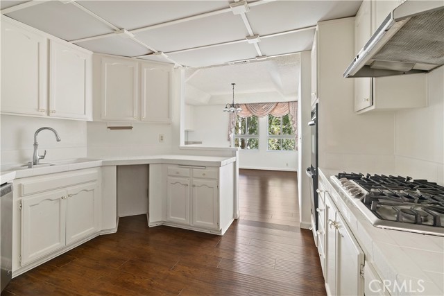 5333 Zelzah Avenue, Encino CA: https://media.crmls.org/medias/67111ff9-7956-4bb5-a178-853d7553d250.jpg