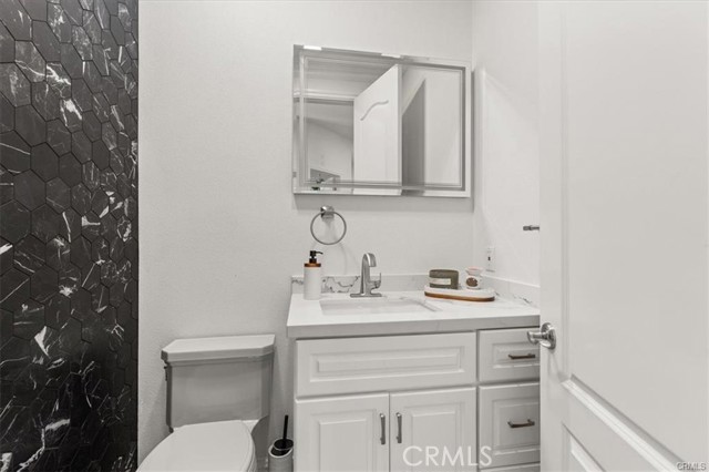Detail Gallery Image 9 of 19 For 24230 Hayes Ave, Murrieta,  CA 92562 - 3 Beds | 2/1 Baths