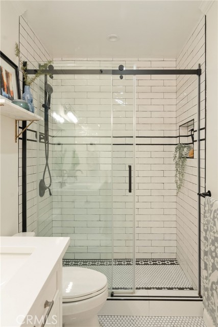 625 Flores Street, West Hollywood CA: https://media.crmls.org/medias/6711fe35-9fa8-4be0-8f4f-58e83021b141.jpg