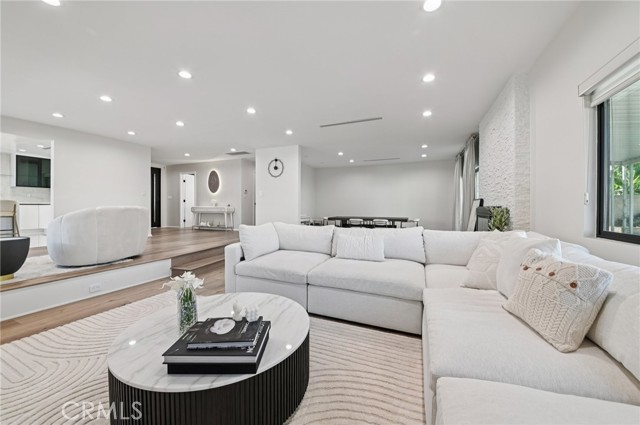 Detail Gallery Image 11 of 31 For 15937 Londelius St, North Hills,  CA 91343 - 3 Beds | 3 Baths