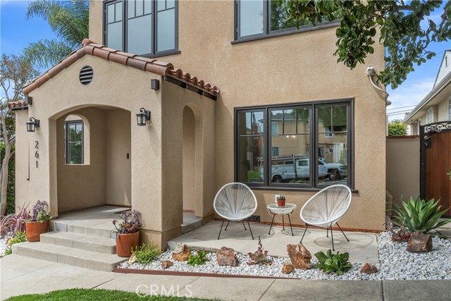 Detail Gallery Image 3 of 35 For 261 Granada Ave, Long Beach,  CA 90803 - 4 Beds | 2/1 Baths