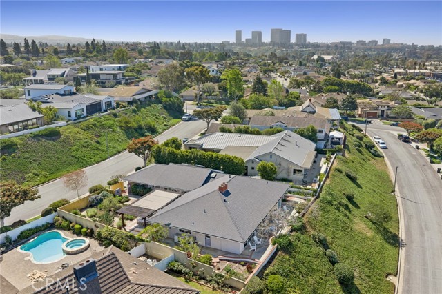 Detail Gallery Image 26 of 28 For 2421 Blackthorn St, Newport Beach,  CA 92660 - 3 Beds | 3/1 Baths