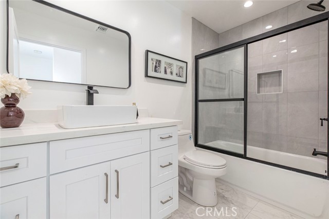 Detail Gallery Image 16 of 36 For 1754 N Berendo St #B,  Los Angeles,  CA 90027 - 3 Beds | 2/1 Baths