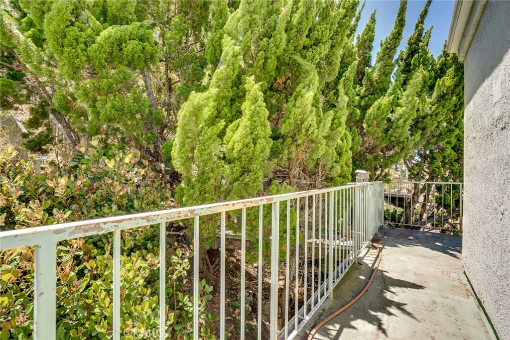 https://media.crmls.org/medias/67144cf2-b76d-4804-b390-a8220978c8c4.jpg?preset=X-Large