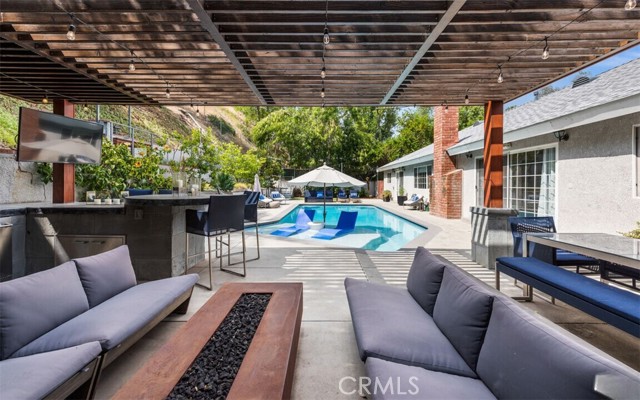 5237 Melvin Avenue, Tarzana CA: https://media.crmls.org/medias/6714b83a-f239-43db-aa00-76e2e5427cba.jpg