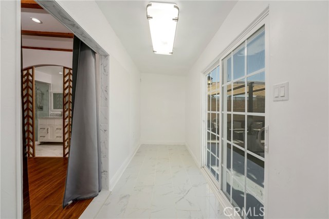 6059 Vantage Avenue, Valley Glen CA: https://media.crmls.org/medias/67159184-ff00-44a5-8462-d52cc94df7e3.jpg