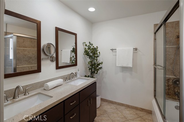 582 W Huntington Drive, Arcadia CA: https://media.crmls.org/medias/67165706-c3ea-4277-86c8-8184fe60cc2b.jpg