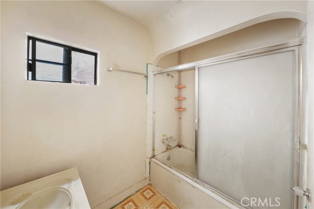 3825 Liberty Boulevard, South Gate CA: https://media.crmls.org/medias/67165cea-2481-44a0-b1a9-2bf70aecdfcd.jpg