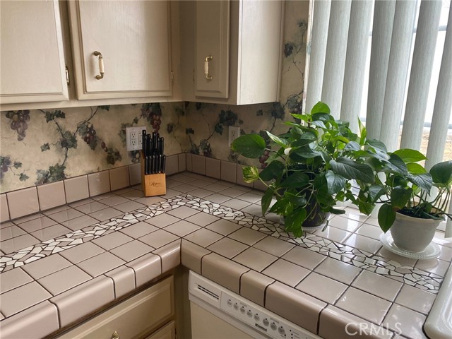 Detail Gallery Image 11 of 22 For 9605 Emerald Ct, Fontana,  CA 92335 - 3 Beds | 2 Baths
