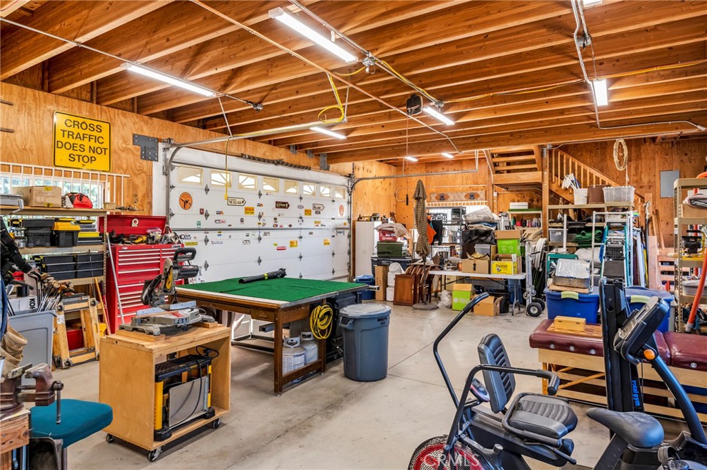 1400sq ft. Loft Upstairs.
