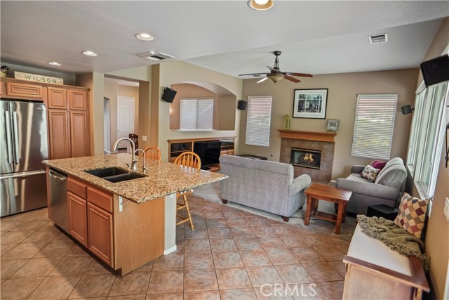 17334 Sierra Sunrise Lane, Canyon Country CA: https://media.crmls.org/medias/671888d8-a328-475a-a14a-27ef82760dd6.jpg