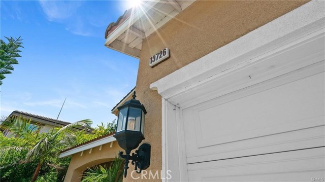 Image 4 of 65 For 13726 Kiwi Avenue