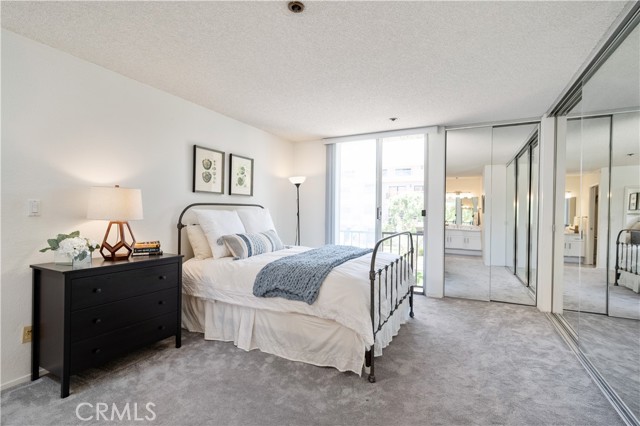 555 Esplanade, Redondo Beach, California 90277, 2 Bedrooms Bedrooms, ,2 BathroomsBathrooms,Residential,For Sale,Esplanade,SB25176397