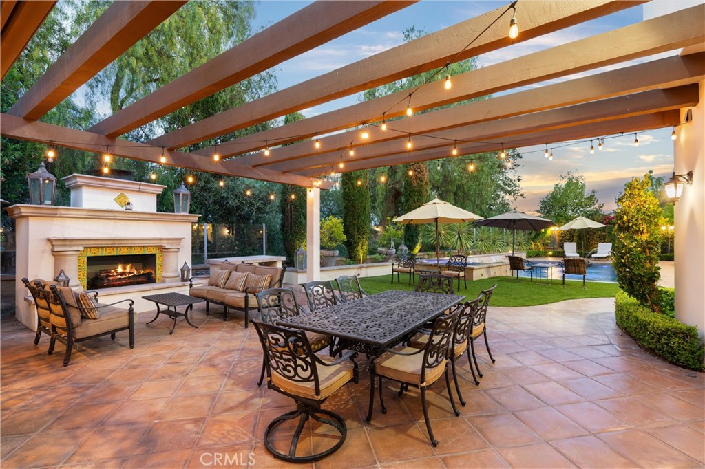 https://media.crmls.org/medias/6718cda3-0d6f-4109-b734-f19d8d2aefb9.jpg?preset=X-Large