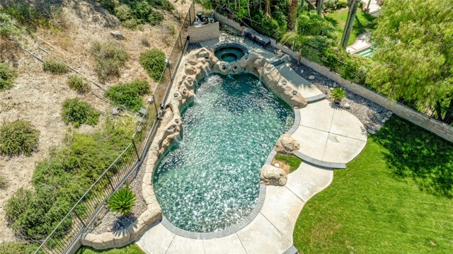 20128 Cavern Court, Saugus CA: https://media.crmls.org/medias/6719190f-5a4a-4e58-b151-cbe753e0c3f2.jpg