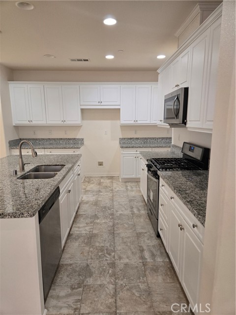 Detail Gallery Image 5 of 30 For 11014 via Del Corso, Riverside,  CA 92505 - 4 Beds | 3 Baths