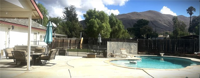 Detail Gallery Image 12 of 31 For 361 Spur, Norco,  CA 92860 - 4 Beds | 2 Baths