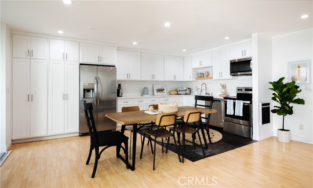 611 Prospect Avenue, Redondo Beach, California 90277, 2 Bedrooms Bedrooms, ,2 BathroomsBathrooms,Residential,Sold,Prospect,SB22076487